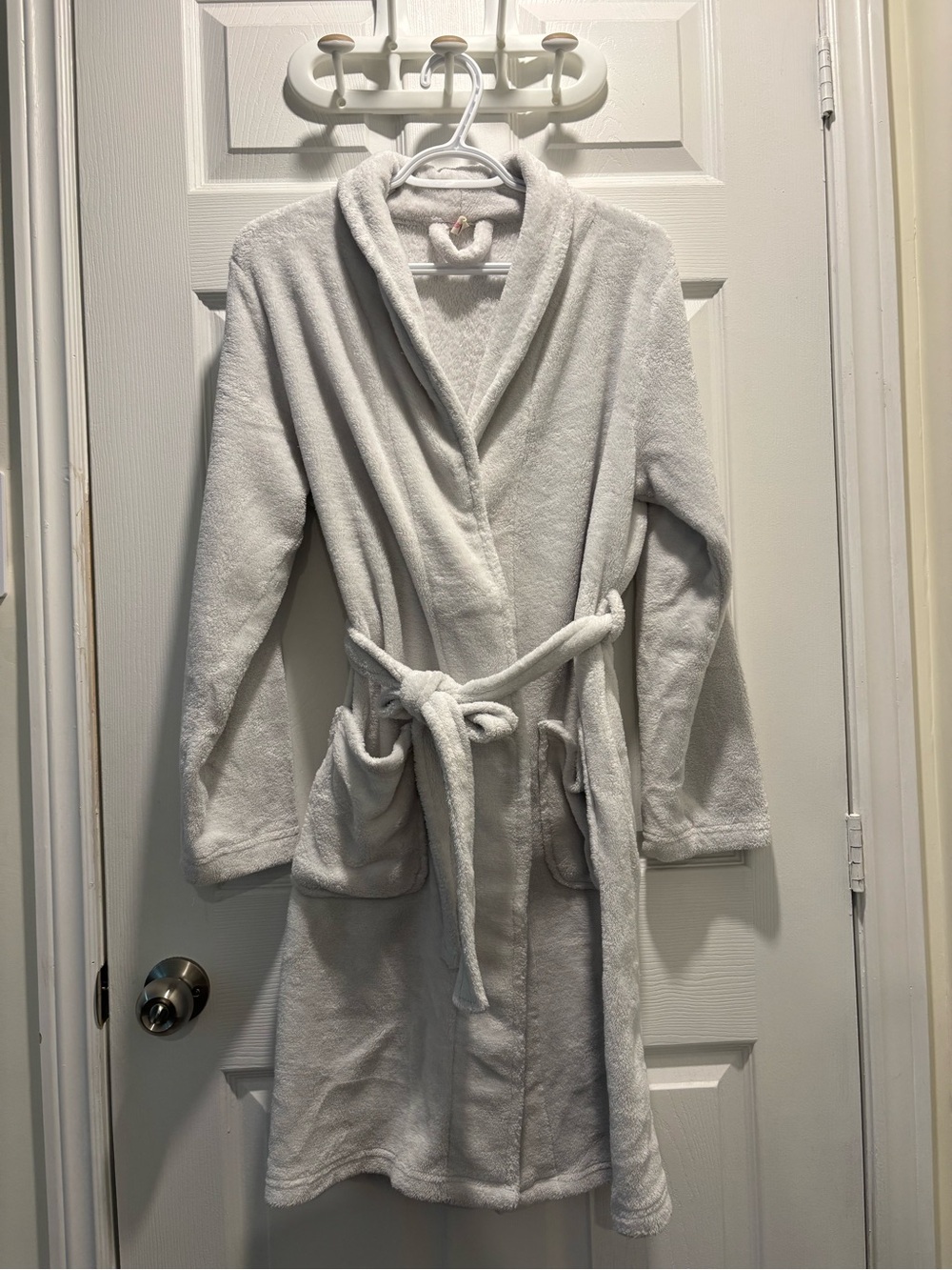 Ardene Plush White Bath Robe